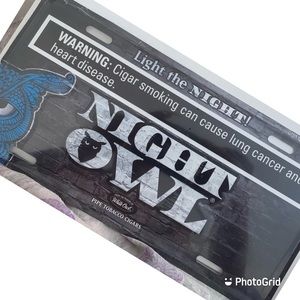 Cigar license plate decor.